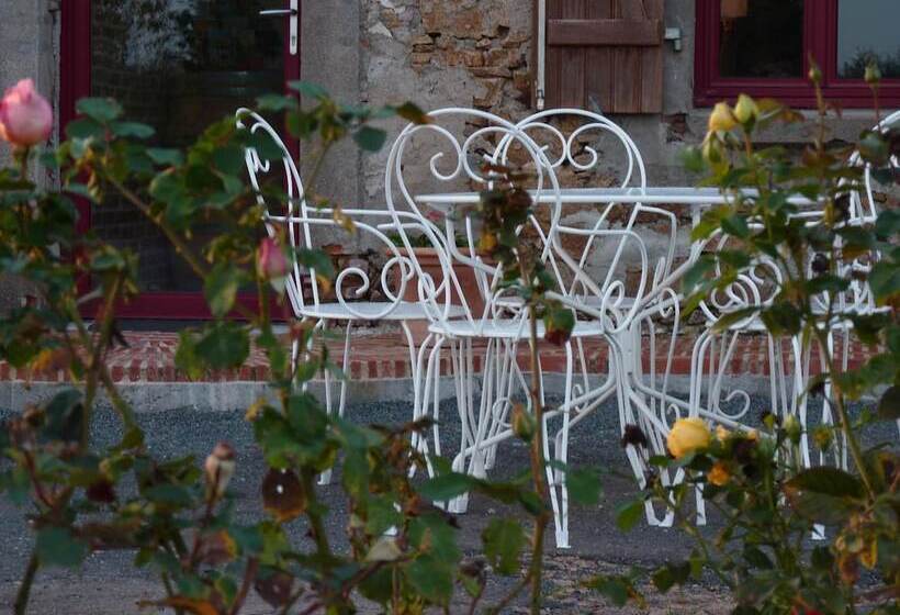 مبيت وإفطار Chambres D Hôtes Le Chateau Rouge