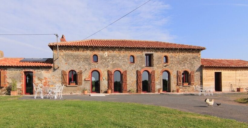 مبيت وإفطار Chambres D Hôtes Le Chateau Rouge