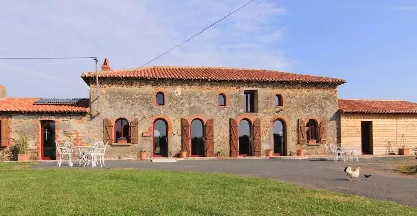ベッドアンドブレックファースト Chambres D Hôtes Le Chateau Rouge