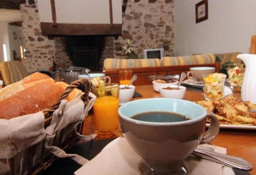 مبيت وإفطار Chambres D Hôtes Le Chateau Rouge