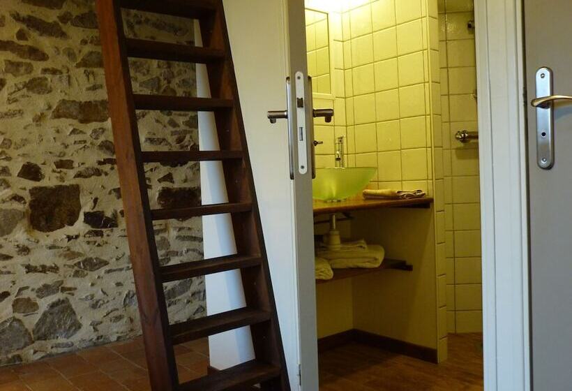 مبيت وإفطار Chambres D Hôtes Le Chateau Rouge