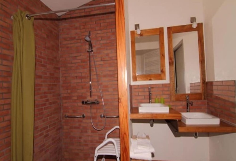 مبيت وإفطار Chambres D Hôtes Le Chateau Rouge