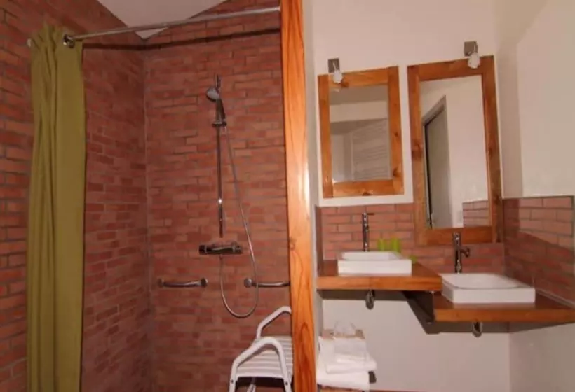 ベッドアンドブレックファースト Chambres D Hôtes Le Chateau Rouge
