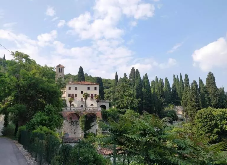 ホテル Agriturismo L Albara   Wines, Pool & Spa