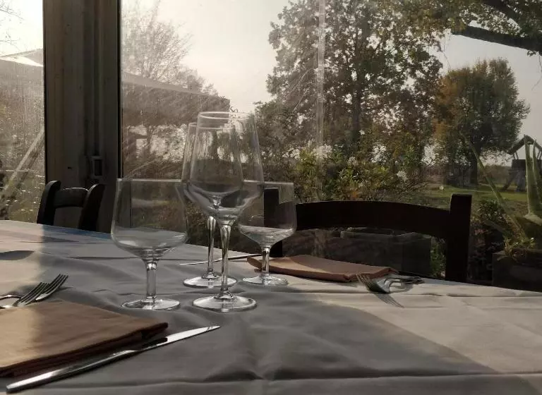 ホテル Agriturismo L Albara   Wines, Pool & Spa