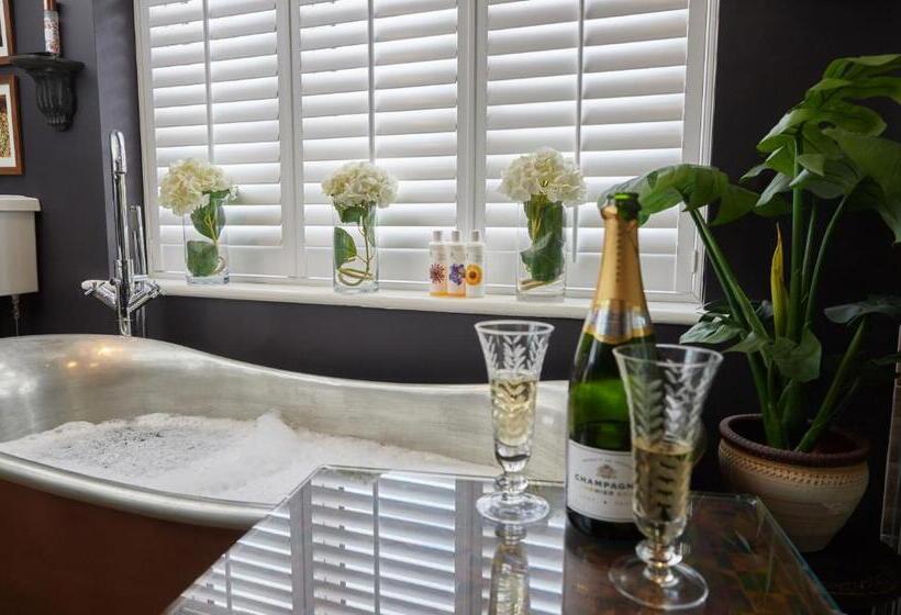 Отель Boutique Bedrooms