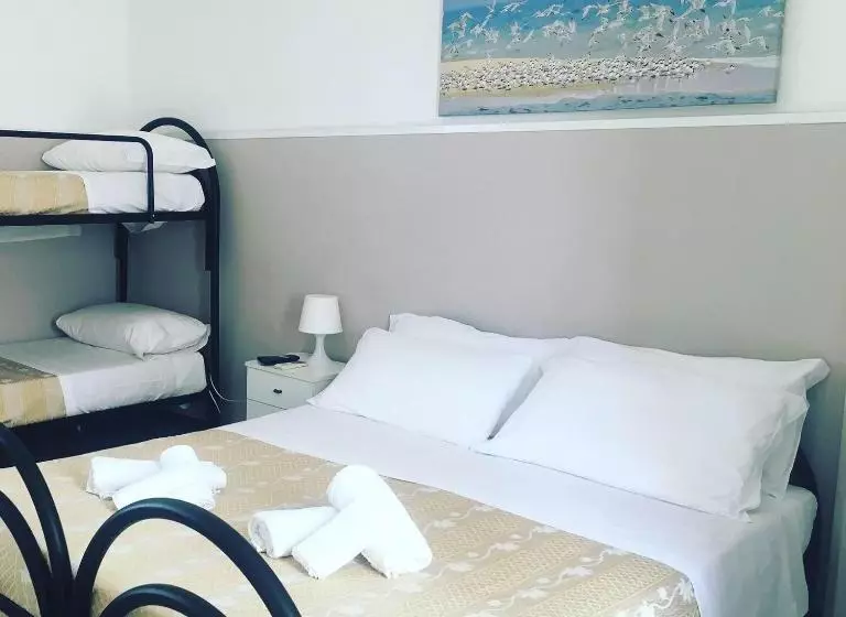 カプセルホテル Cimalù By Lampara