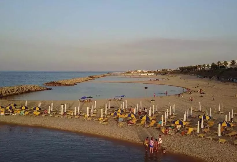 カプセルホテル Cimalù By Lampara