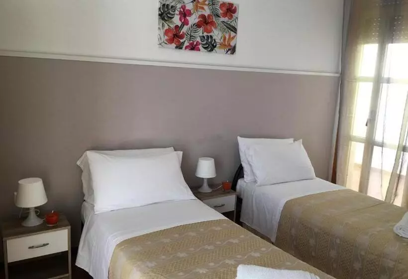 カプセルホテル Cimalù By Lampara