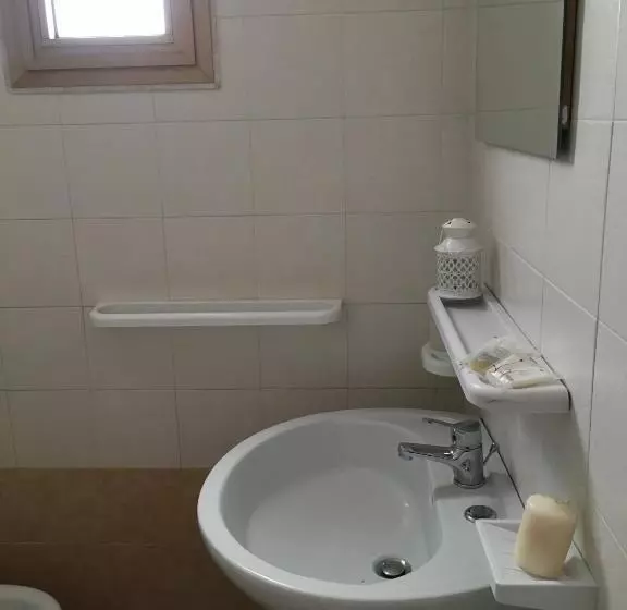 カプセルホテル Cimalù By Lampara