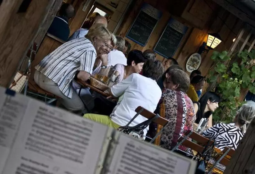 Hotelli Gasthof Zum Bäckerwirt