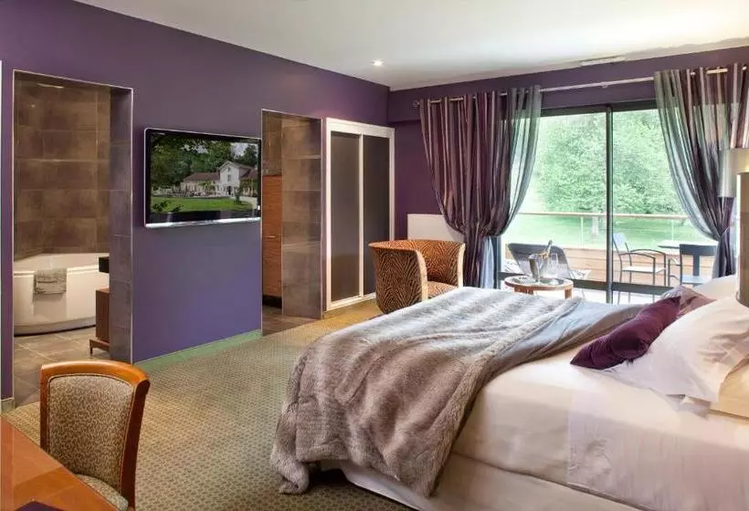 Hotelli Logis La Source Bleue