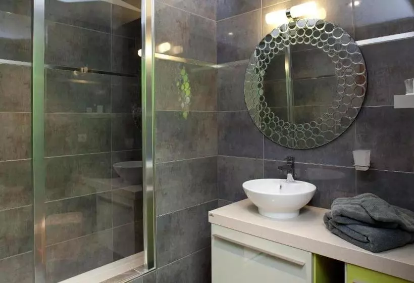 Hotelli Logis La Source Bleue