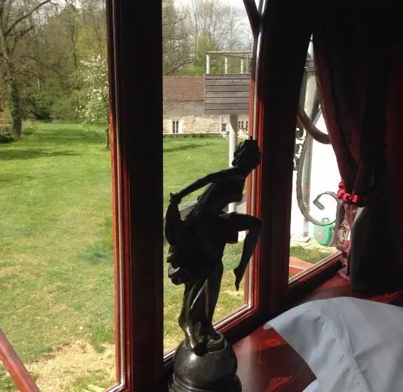 Hotelli Logis La Source Bleue