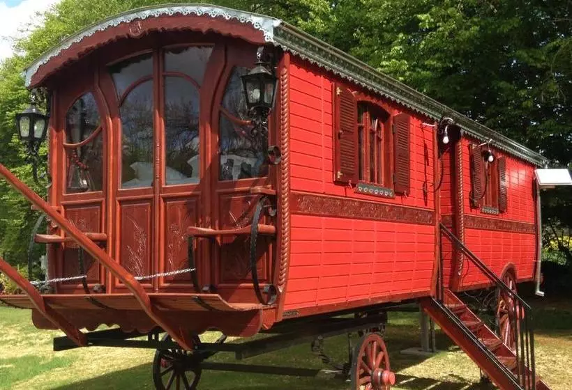 Hotelli Logis La Source Bleue