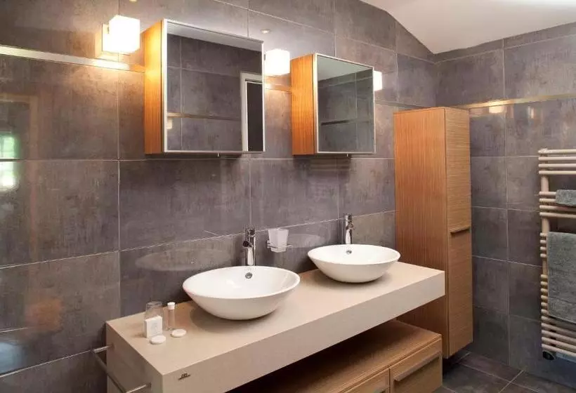 Hotelli Logis La Source Bleue