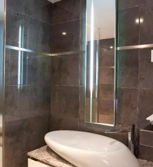 Hotelli Logis La Source Bleue