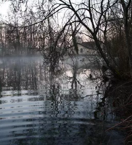 Hotelli Logis La Source Bleue