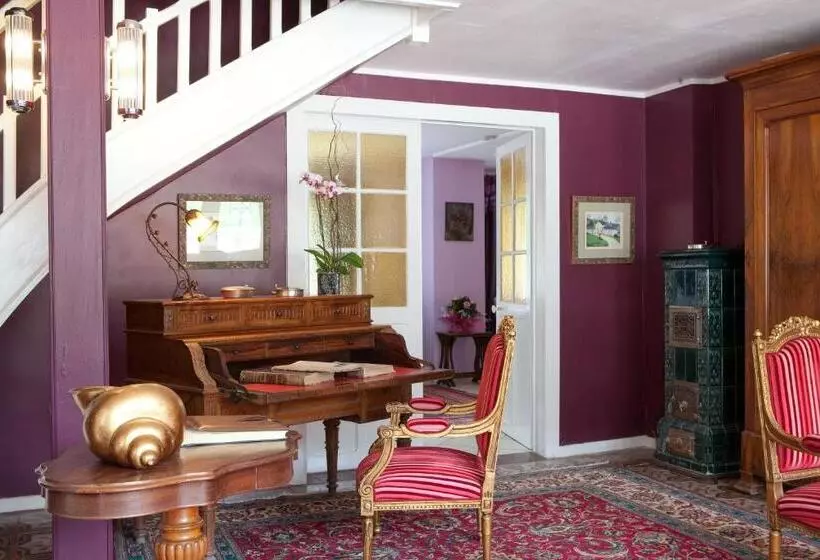 Hotelli Logis La Source Bleue