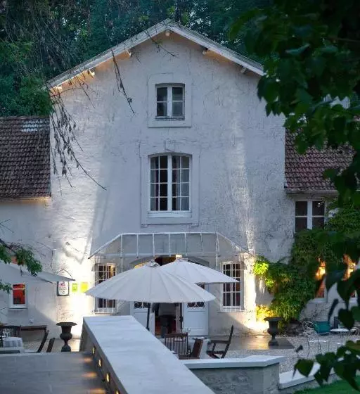 Hotelli Logis La Source Bleue