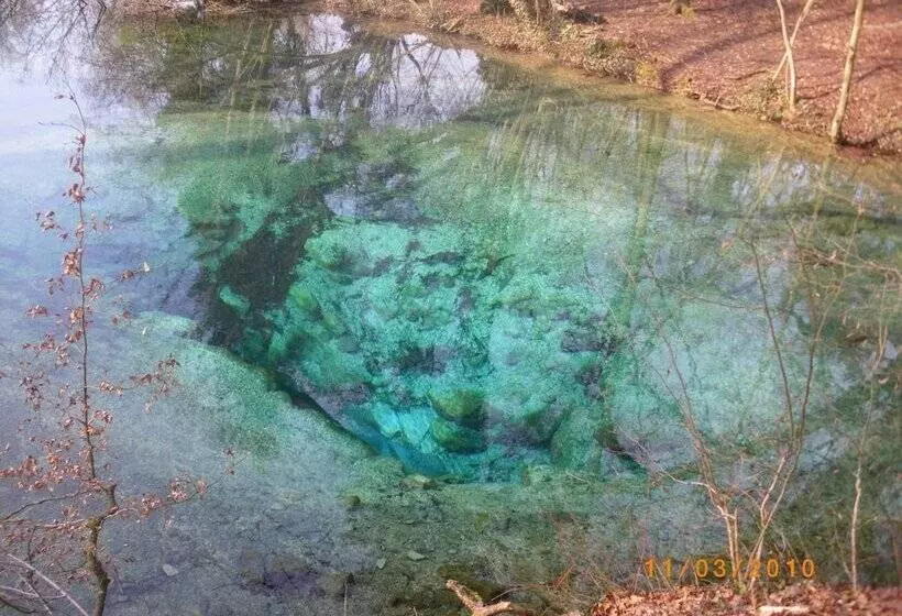 Hotelli Logis La Source Bleue