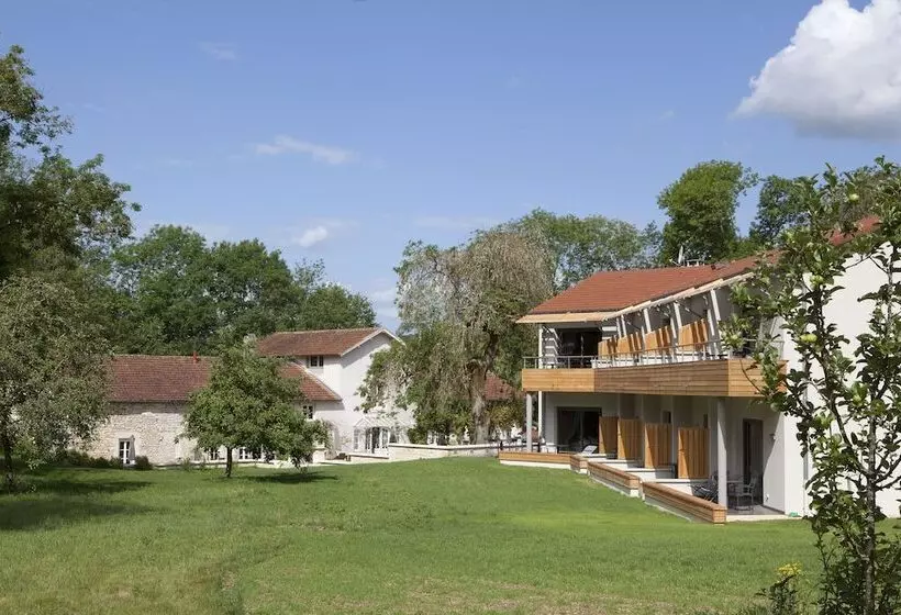 Hotelli Logis La Source Bleue