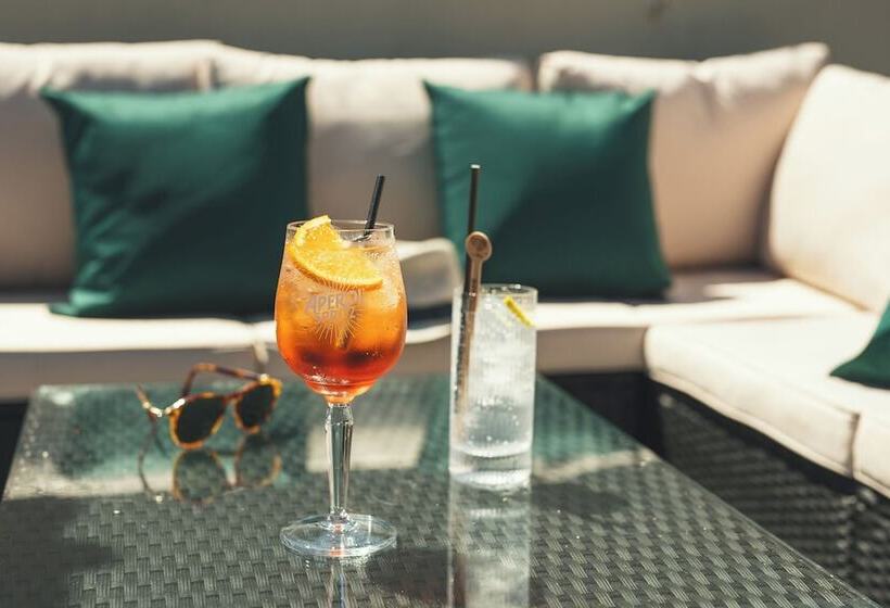 فندق Stoke Lodge