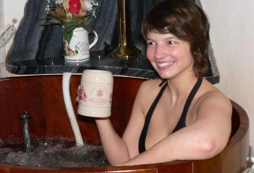 Majatalo Gasthof Zur Kirche