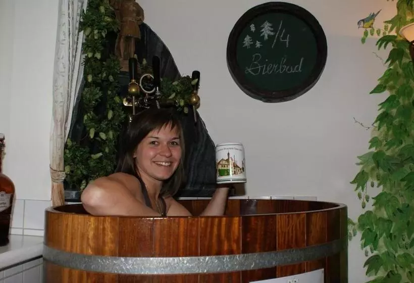 Majatalo Gasthof Zur Kirche