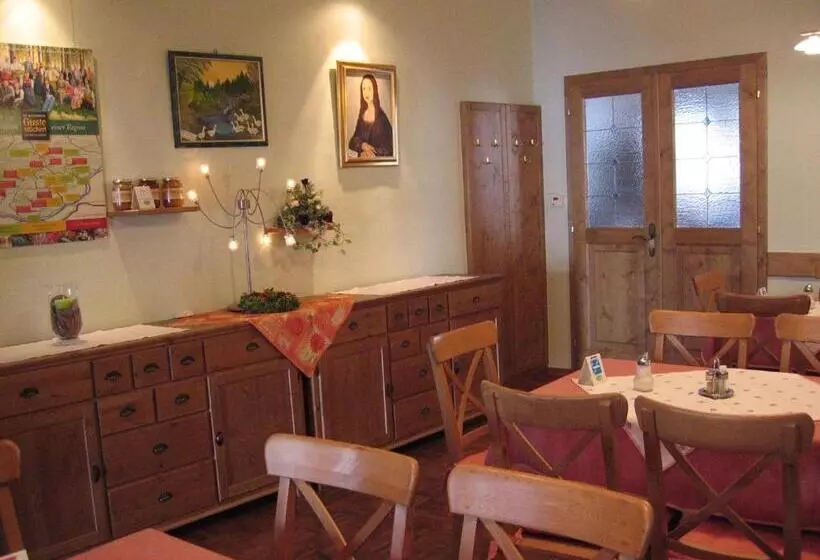 Majatalo Gasthof Zur Kirche