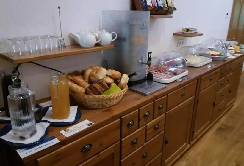 Majatalo Gasthof Zur Kirche