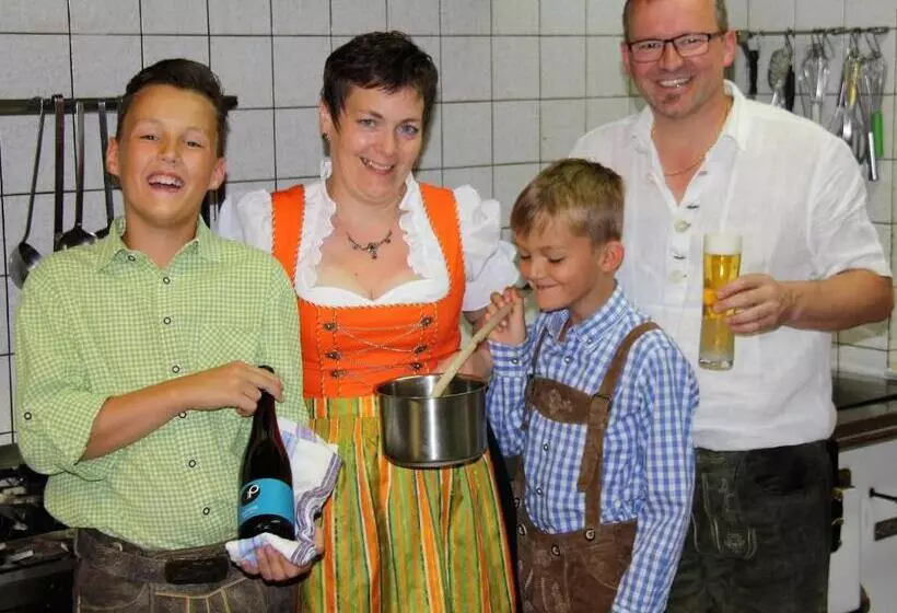 Majatalo Gasthof Zur Kirche