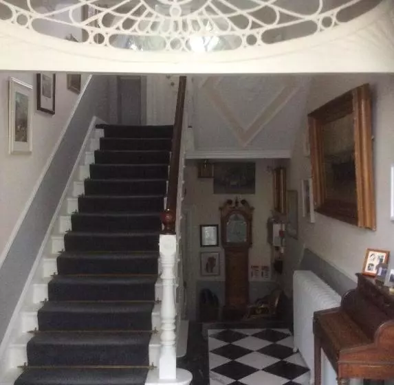 فندق Barrowville Guest House