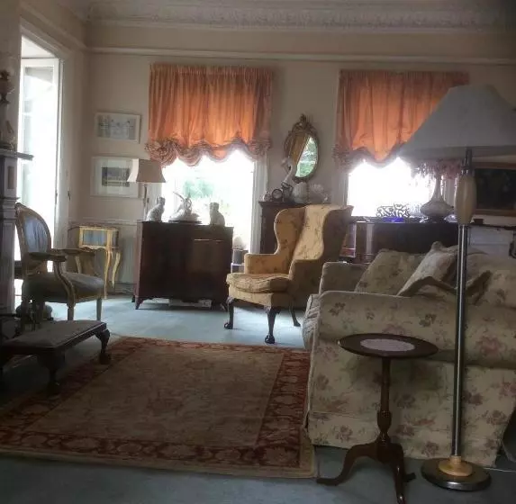 فندق Barrowville Guest House