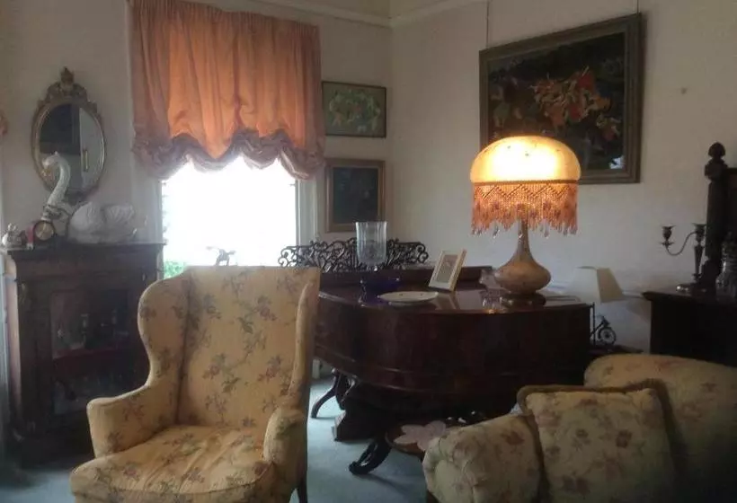 فندق Barrowville Guest House