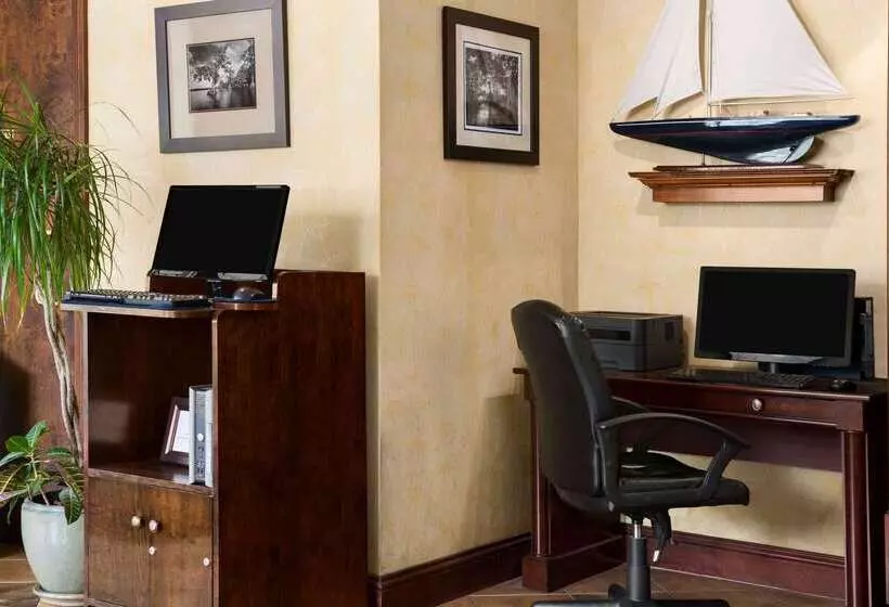 هتل Collins  Naples