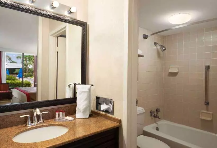 هتل Collins  Naples