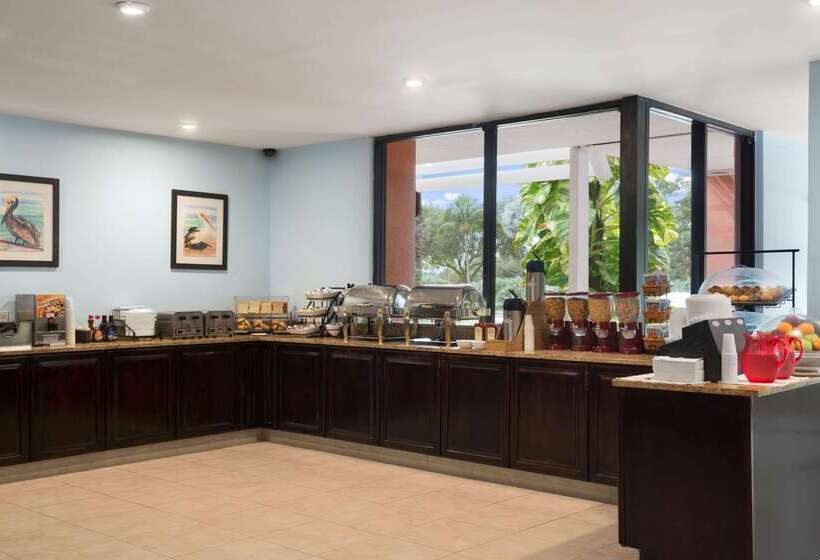 בית מלון כפרי Collins  Naples