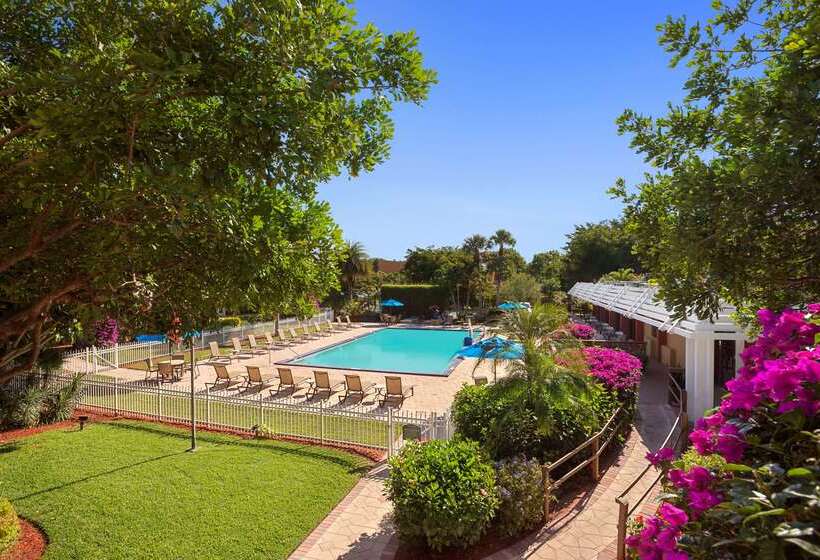 בית מלון כפרי Collins  Naples