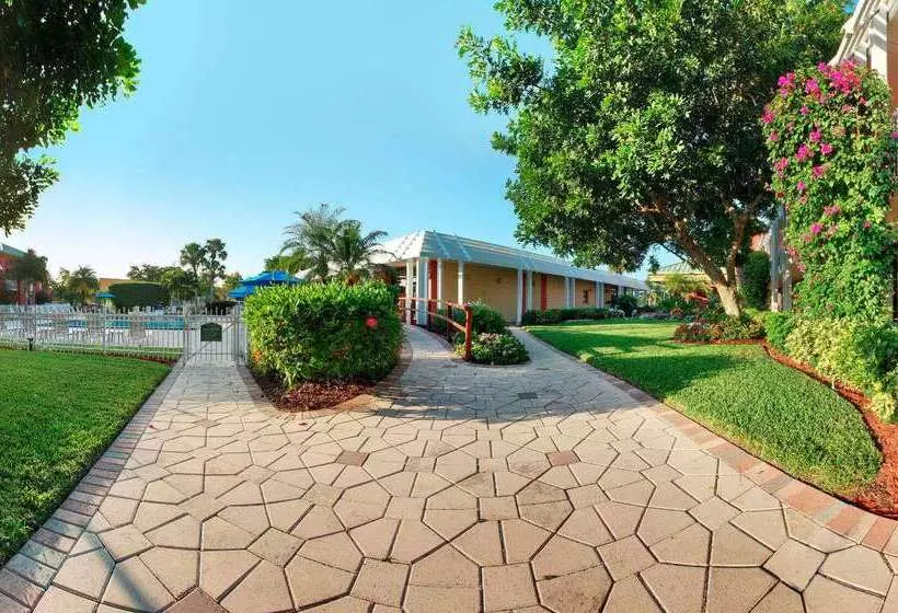 هتل Collins  Naples