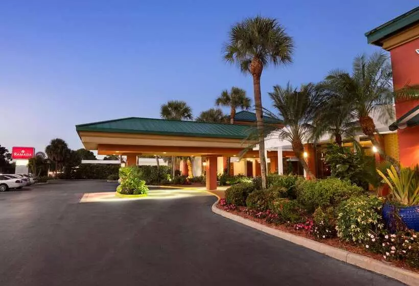 هتل Collins  Naples