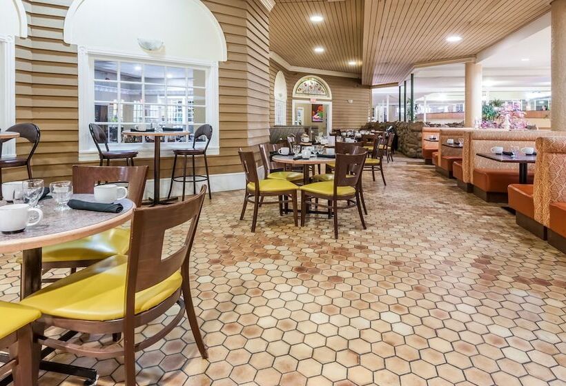 בית מלון כפרי Edmonton Inn And Conference Centre