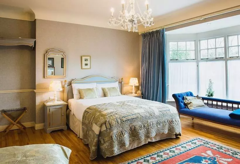 هتل Fuchsia House