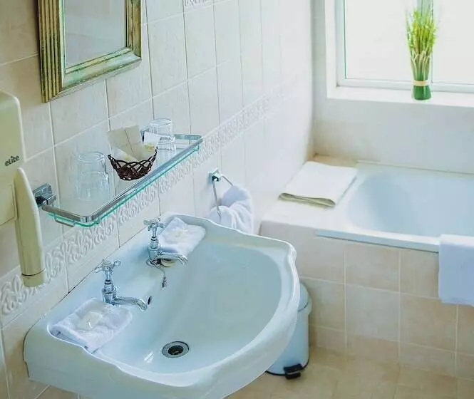 هتل Fuchsia House