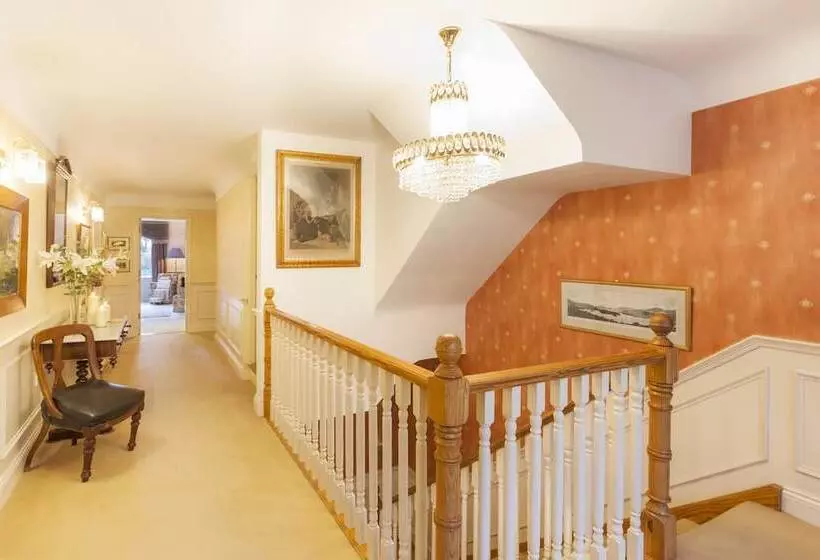 هتل Fuchsia House