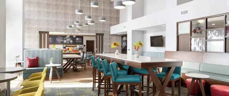 Отель Hampton Inn & Suites Cathedral City