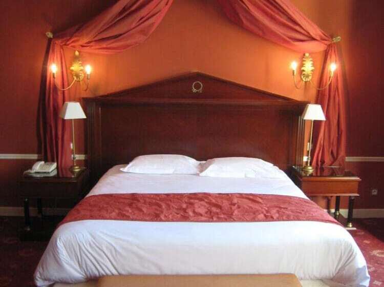 هتل Hôtel Les Maréchaux