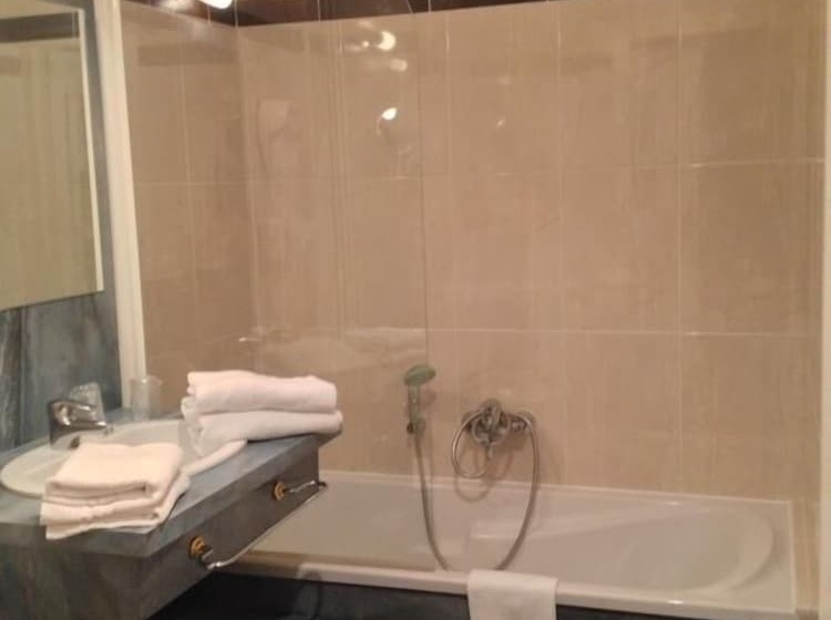 هتل Hôtel Les Maréchaux