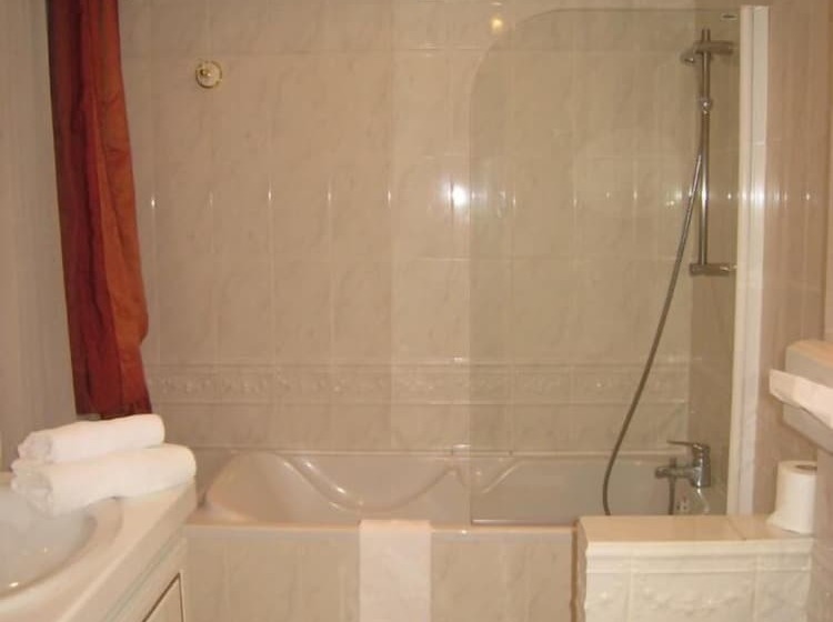 هتل Hôtel Les Maréchaux