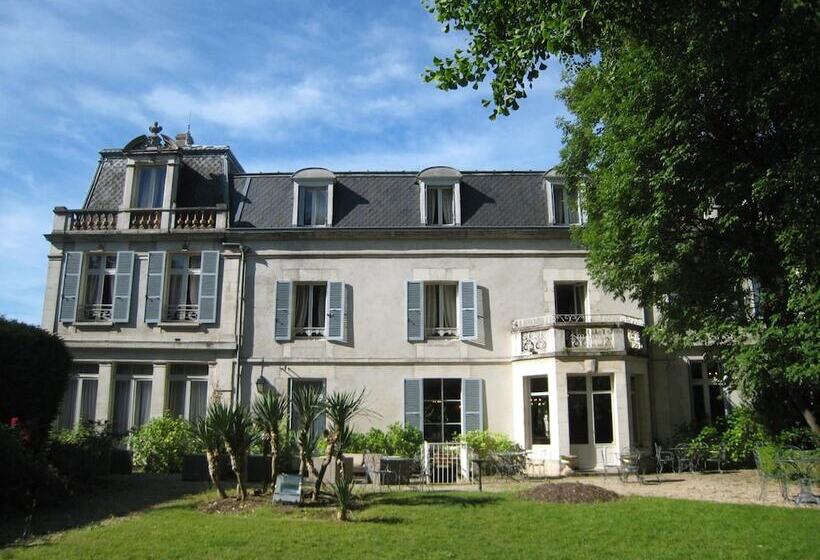 هتل Hôtel Les Maréchaux